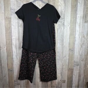 Mac & Belle Vintage Size Medium 2-pc PJ’s Top & Capri Length Pants Cherr…